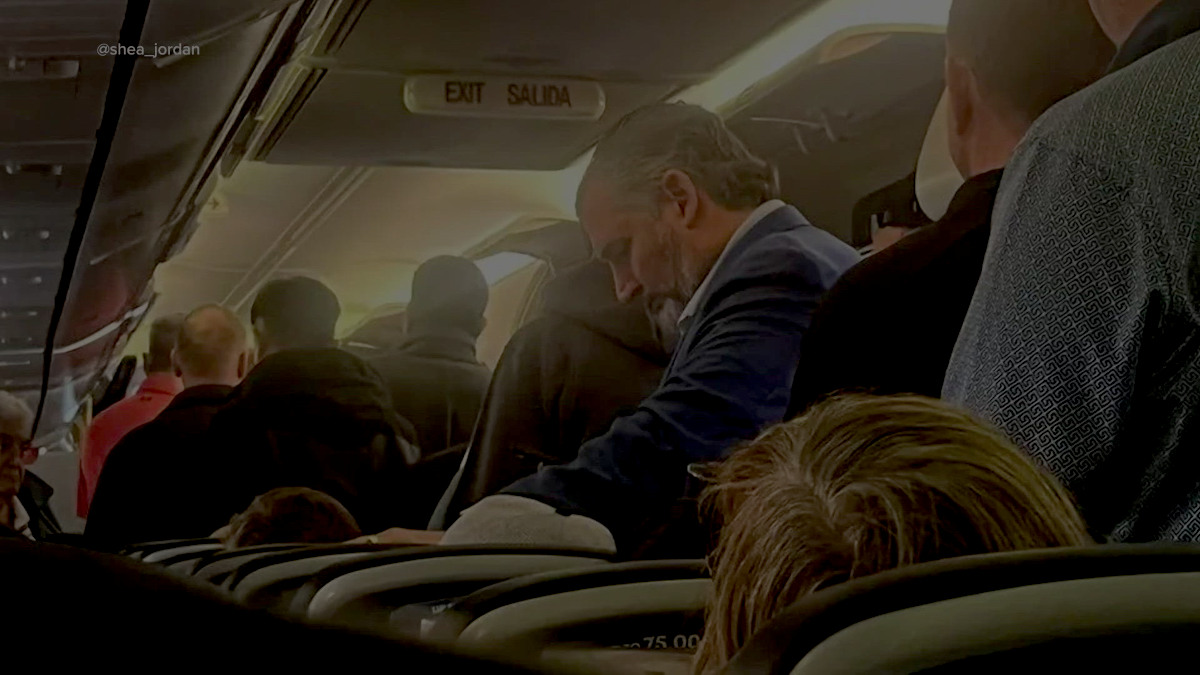 Image of Ted Cruz aboard a flight to Laguna Beach, CA just before a devastating winter storm was approaching Texas. Again.